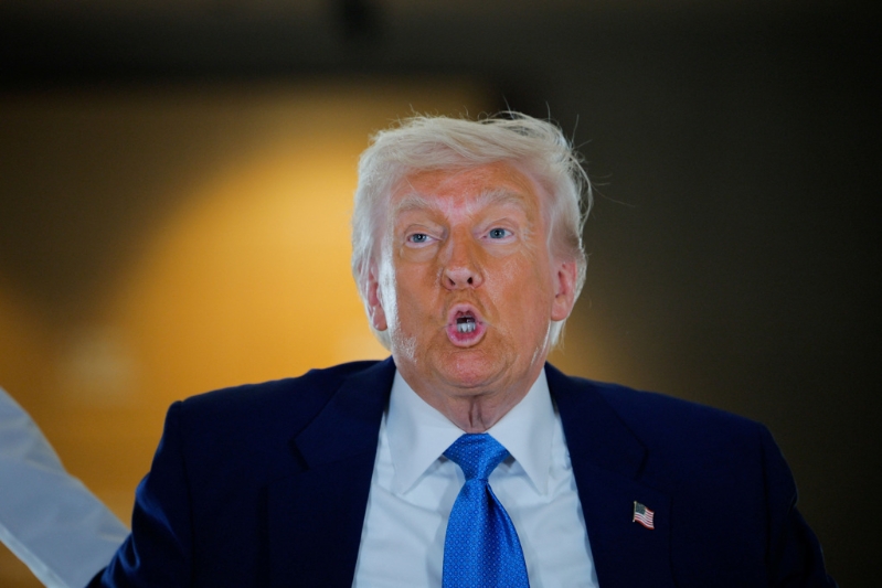 美國總統(tǒng)特朗普16日在阿拉伯聯(lián)合酋長國阿布扎比造訪亞伯拉罕之家。 阿聯(lián)是他此番出訪中東的最后一站。路透社.jpg