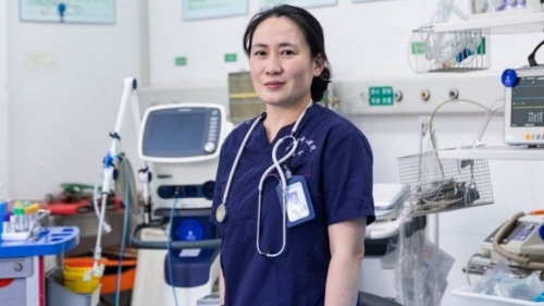 艾芬控告愛爾眼科3名高管。微博@急診向日葵艾芬