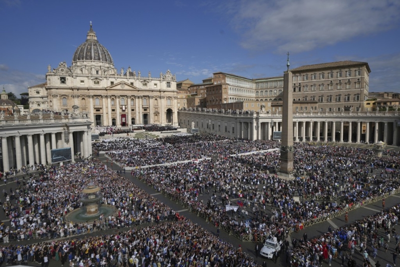 首位美國籍教宗良14世（Pope Leo XIV）就職，數(shù)以10萬人涌到教廷參與典禮。 美聯(lián)社.jpg