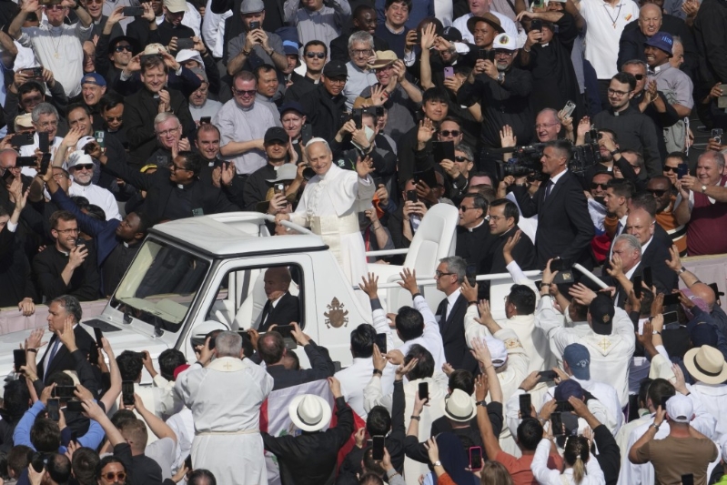 新教宗良十四就職，據(jù)報有逾25萬人涌教廷見證。 美聯(lián)社