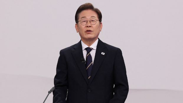 民調(diào)領(lǐng)先的在野共同民主黨候選人李在明。路透社