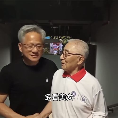 林友茂幽默回答：“多看美女?！?facebook張哲生