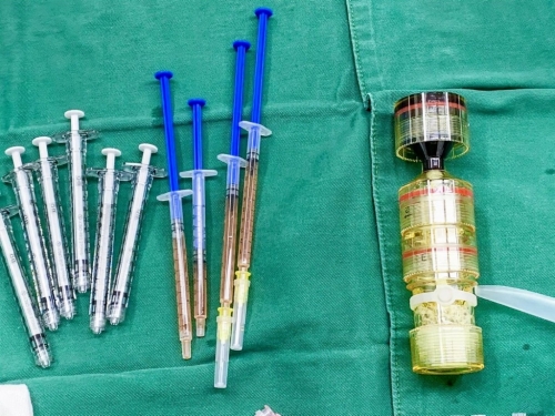 這種醫(yī)生版本的“高潮針”，費(fèi)用比姑娘提及的價(jià)錢(qián)高得多，每針?biāo)鲀r(jià)9800元人民幣(折合約港幣10630元)，而且還要做3次，即3萬(wàn)港元以上。(來(lái)源：網(wǎng)上相片)