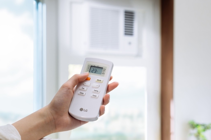 抽濕模式能有效降低室內(nèi)濕度，保持干爽舒適，而自動(dòng)運(yùn)行模式則根據(jù)環(huán)境變化調(diào)整運(yùn)作。