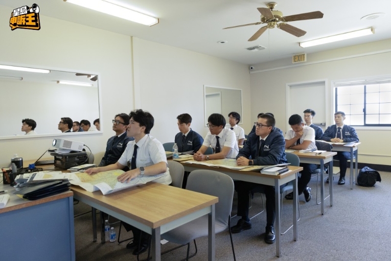 “見習(xí)機(jī)師培訓(xùn)課程”學(xué)費(fèi)約為85萬港元。 學(xué)員需前往美國飛行學(xué)校接受約8個月飛行訓(xùn)練。