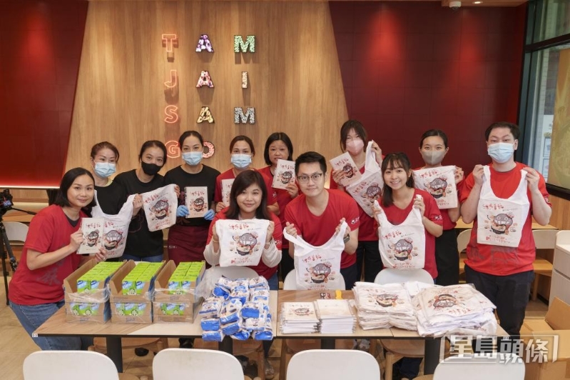 疫情至今，“譚仔”舉辦“線有善報(bào)”慈善活動(dòng)，為有需要人士送上米線套餐。