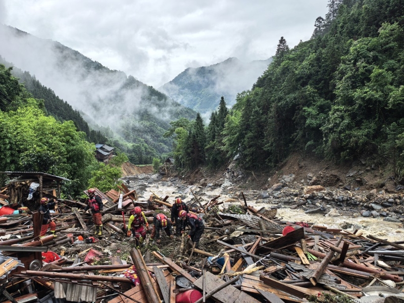 廣西桂林市龍勝縣泗水鄉(xiāng)三舍村突發(fā)山洪泥石流災(zāi)害。