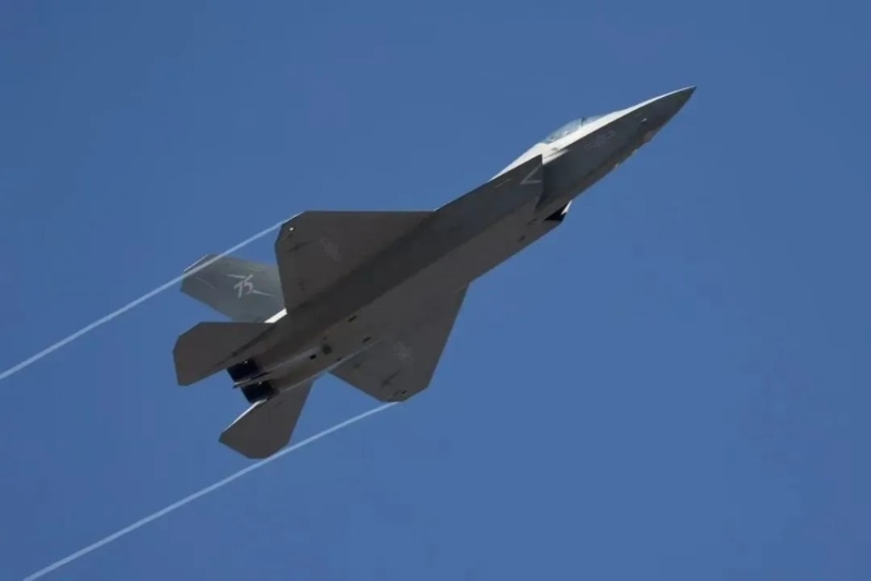 試飛過的機(jī)師均贊殲-35A人機(jī)控性能出色。 影片截圖