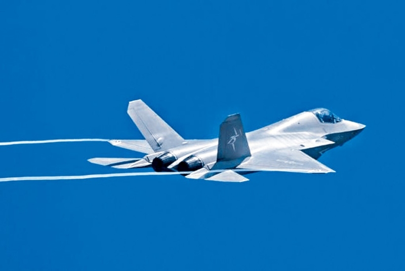 新型隱形戰(zhàn)機(jī)殲-35A現(xiàn)身珠海上空。