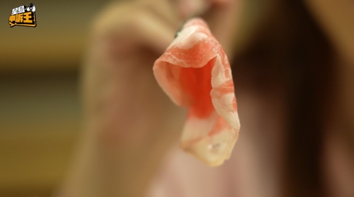 網(wǎng)友亦不滿餐廳提供之肉片比紙更薄。