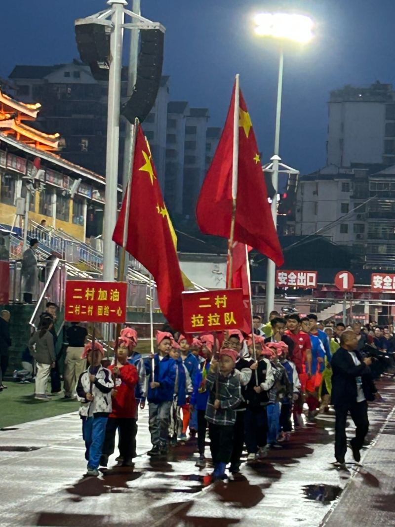 “貴州村超”憑藉著草根風(fēng)格、全民參與在疫后火爆。