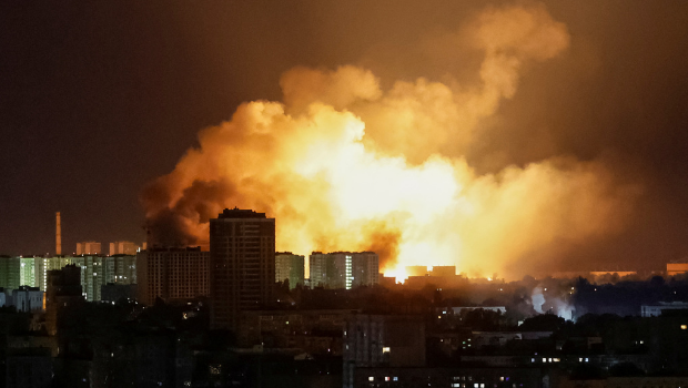 2025年5月24日，俄羅斯無人機和導彈襲擊烏克蘭基輔，引發(fā)劇烈爆炸。