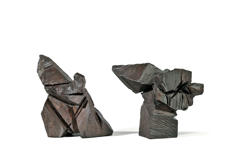 臺灣著名雕塑大師朱銘《太極系列-單鞭下勢及太極系列》（兩件作品）（1991及1992年），成交價為1,909,000港元（包傭金）。