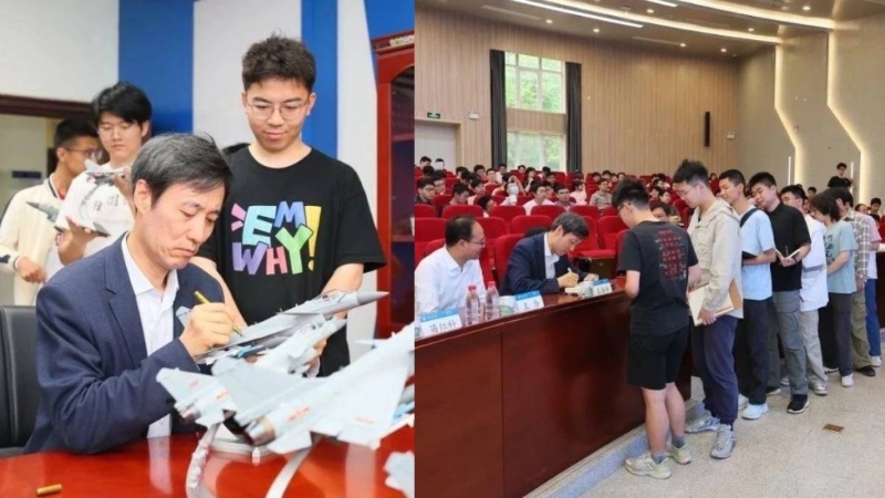 王海峰為同學簽名。