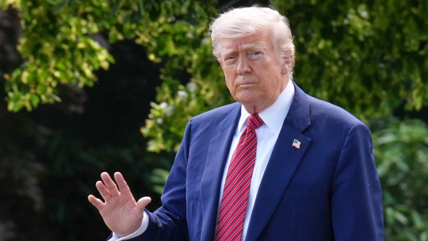 本周美國法院裁定，特朗普用緊急權(quán)力加征大規(guī)模關(guān)稅違法，重挫他的貿(mào)易戰(zhàn)略