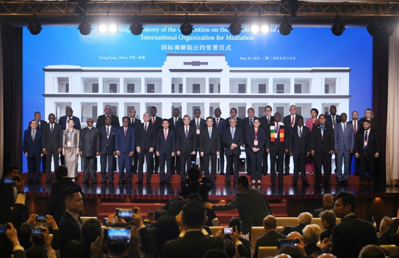 一眾出席簽署儀式的嘉賓拍照。