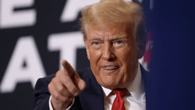 特朗普政府周四放棄了立即撤銷哈佛大學招收國際學生資格的計劃，改為給予其30天申訴期。