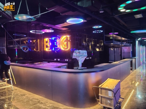 水吧可以見到以「大富豪」英文簡稱「BBG」（Big Boss Generation）作招牌。