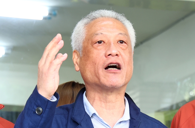 “地動(dòng)刪瑤”罷免民進(jìn)黨“立委”吳思瑤提案領(lǐng)銜人張克晉日前發(fā)出聲明，并退出領(lǐng)銜人身份。