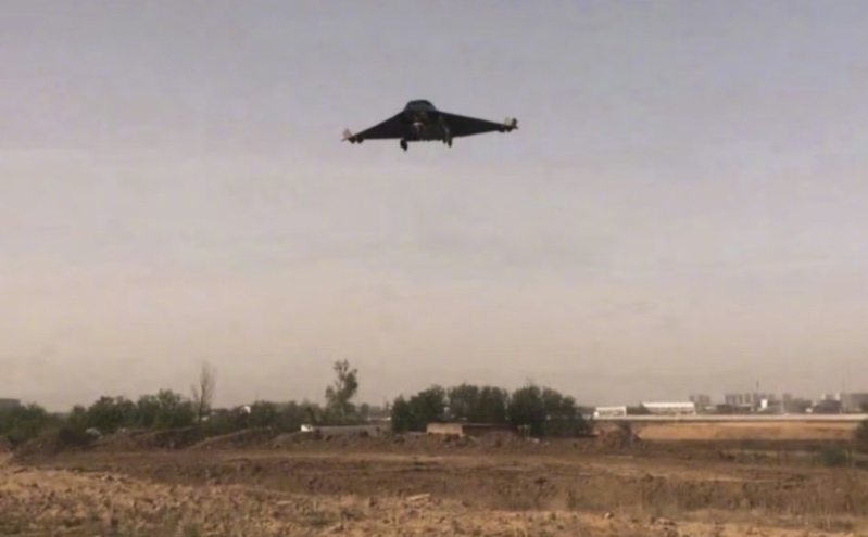 網(wǎng)上流出解放軍殲-36正面照。