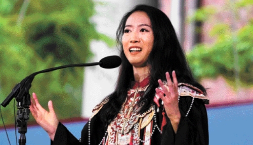 蔣雨融在哈佛大學(xué)畢業(yè)典禮上代表致詞