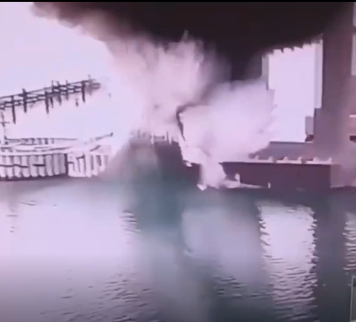 據(jù)烏克蘭獨(dú)立新聞社等媒體6月3日報(bào)道，烏克蘭方面對克里米亞大橋采取了行動。圖源：烏媒視頻截圖