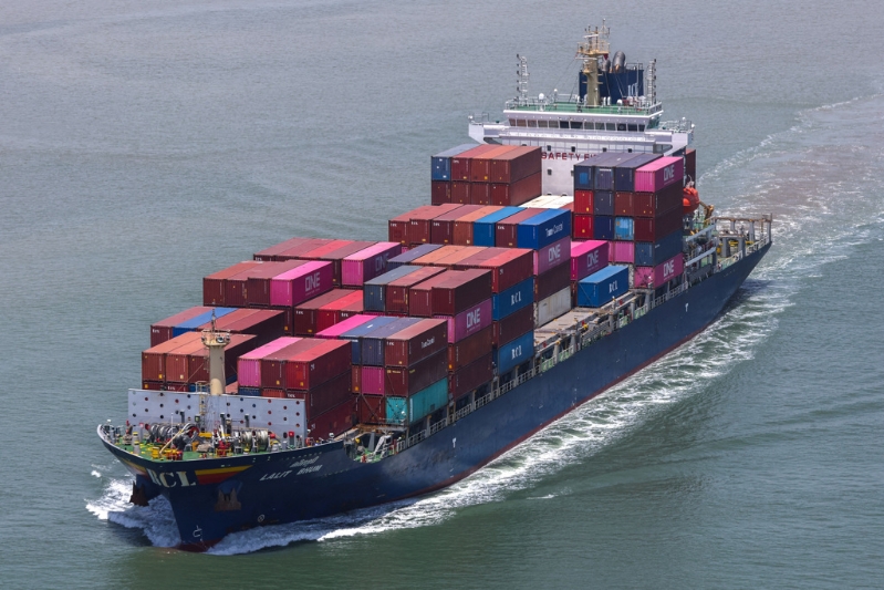 越南近年經(jīng)濟(jì)以對美國出口導(dǎo)向，進(jìn)口貨物來源則以中國為主。 圖為越南海防港的國際貨輪。路透社