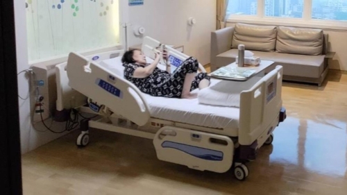 郭美珠這2年狂跑醫(yī)院，還自嘲「醫(yī)院當(dāng)做酒店」。 （TVBS新聞網(wǎng)圖片）