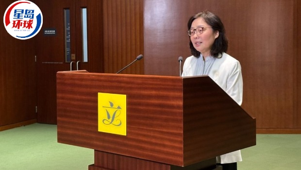 甯漢豪就皇后山邨水質(zhì)事件見記者。