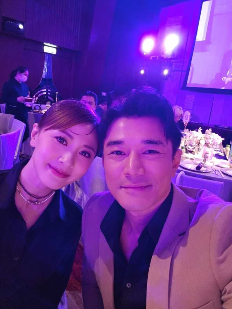 朱朱近日與一眾TVB同事出席晚宴。