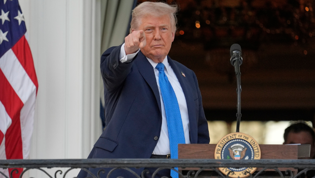 美國總統(tǒng)特朗普宣布，基于國家安全風(fēng)險，對多個國家實施旅行禁令。