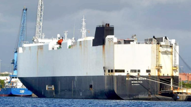 “晨光 midas”號貨輪在太平洋海中央，突然起火燃燒，船上22人棄船跳海逃生。