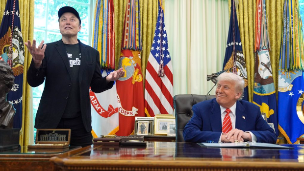 面對親密伙伴馬斯克突然攻擊大而美法案，特朗普總統(tǒng)暫時保持冷靜。