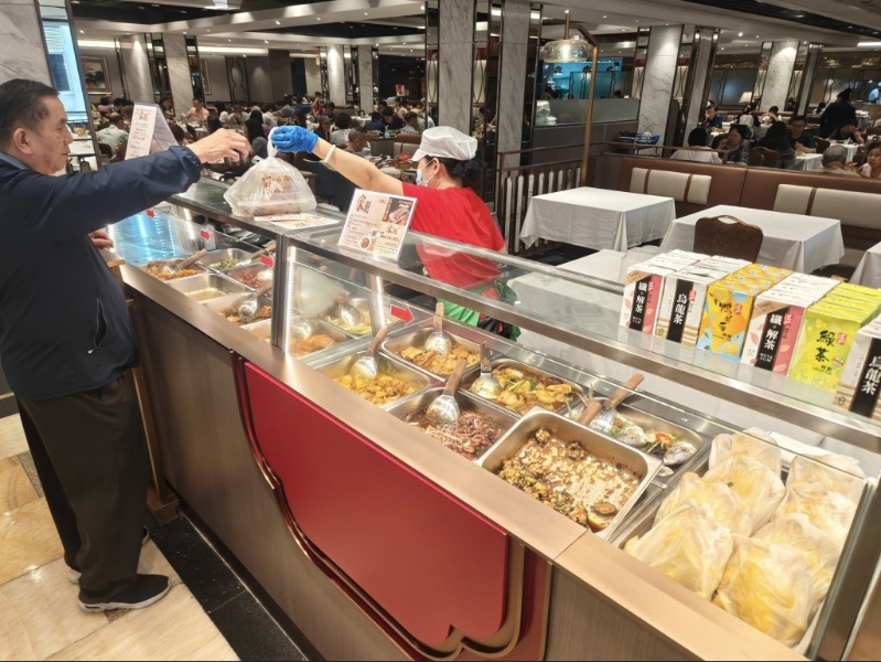 至于菜式選擇方面，沙田分店的菜式選擇較屯門(mén)分店略顯樸實(shí)，沒(méi)有瀨尿蝦、炸班球、乳鴿等較為“搶眼”餸菜