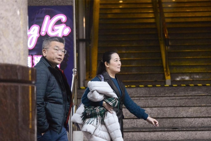 吳思瑤、蔡其昌離開餐廳。