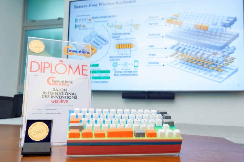 “無電池?zé)o線鍵盤”通過“動(dòng)能—電能”轉(zhuǎn)換技術(shù)，將用戶每次按鍵的動(dòng)能直接轉(zhuǎn)化為供鍵盤運(yùn)作及傳輸訊號(hào)的電能。中大提供