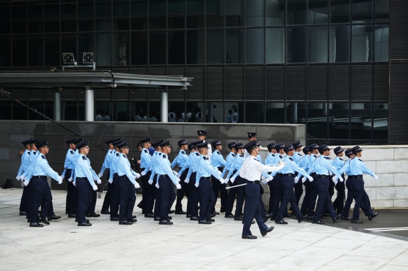 香港警務(wù)處督察月薪由52,015元至99,500元&nbsp;(視乎學(xué)歷而定)&nbsp;。