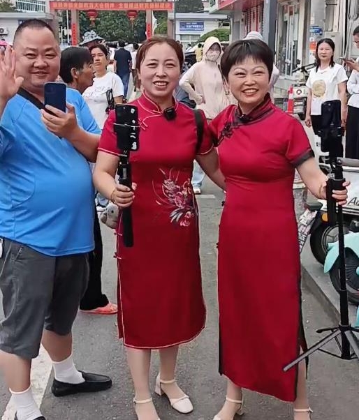 毛坦廠中學(xué)送考“名場(chǎng)面”再現(xiàn) 。