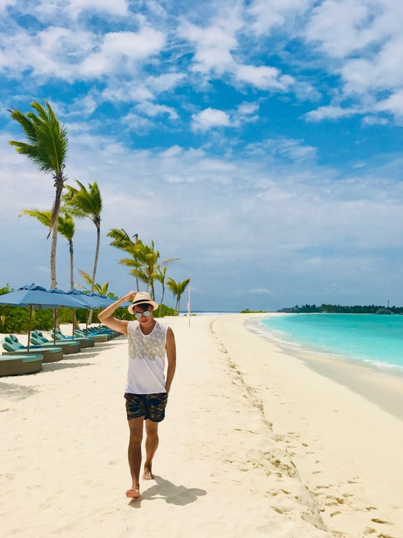 王賢志連日來(lái)貼出不少旅游相，但原來(lái)是舊相重溫，他似乎眷戀昔日生活。