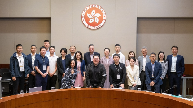 梁君彥與立法會秘書長衛(wèi)碧瑤與科大訊飛副總裁王瑋會面。梁君彥fb