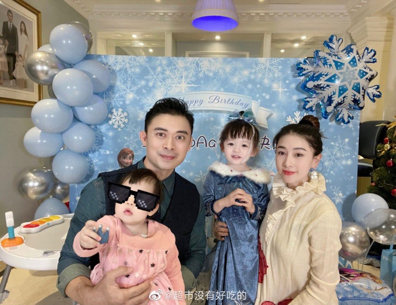 樊少皇為老婆一起慶祝42歲生日。