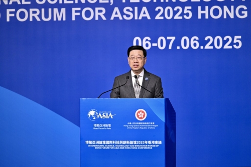 李家超表示，粵港澳大灣區(qū)致力于成為全球領(lǐng)先的國際創(chuàng)新科技中心。 劉駿軒攝