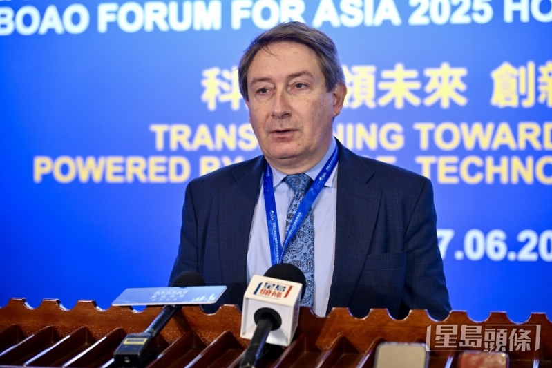 法國橋智庫主席Joel RUET表示，香港的大學(xué)在技術(shù)人才培養(yǎng)上投入大量資源，吸引來自世界各地的人才。