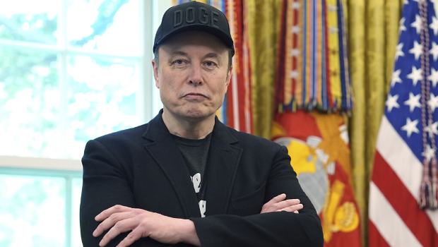 特斯拉執(zhí)行長(zhǎng)馬斯克與特朗普爆發(fā)嚴(yán)重沖突，外界憂心他的商業(yè)帝國(guó)恐因政治報(bào)復(fù)而岌岌可危。