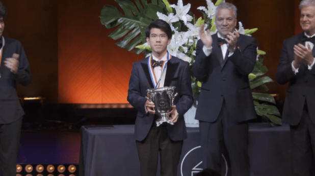 29歲港產(chǎn)鋼琴家沈靖韜，奪范克萊本國際鋼琴賽冠軍