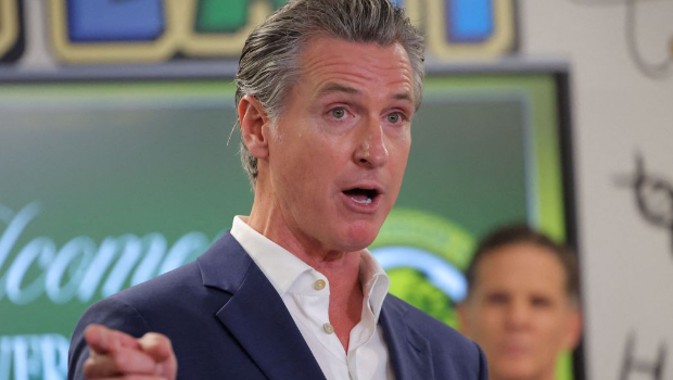 五角大廈證實:特朗普“加派2000國民兵” 五角大廈證實:特朗普“加派2000國民兵”