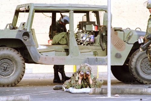 特朗普增派2000國民警衛(wèi)軍進(jìn)駐洛杉磯。 美聯(lián)社