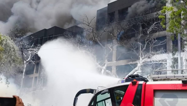 網(wǎng)傳飛機(jī)墜毀現(xiàn)場(chǎng)，疑撞民居。