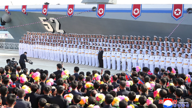 下水儀式在羅津造船廠舉行。