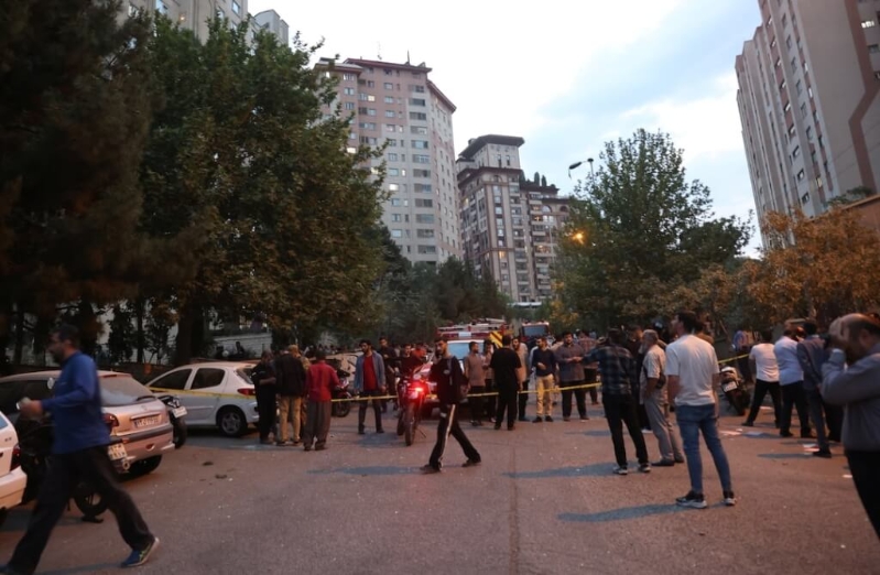 以色列13日攻擊伊朗后，伊朗首都德黑蘭民眾聚集在街上